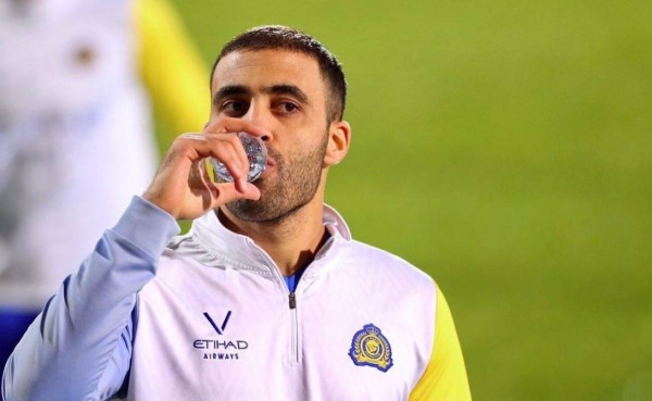 عبد الرزاق حمد الله،نادي النصر، تحذير،أزمة