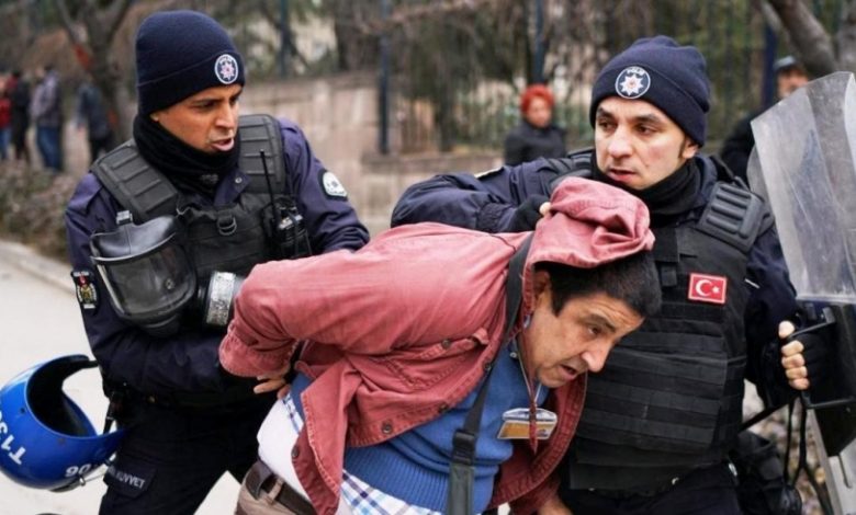 تغريدات عن زلزال تركيا تتسبب في اعتقال العشرات