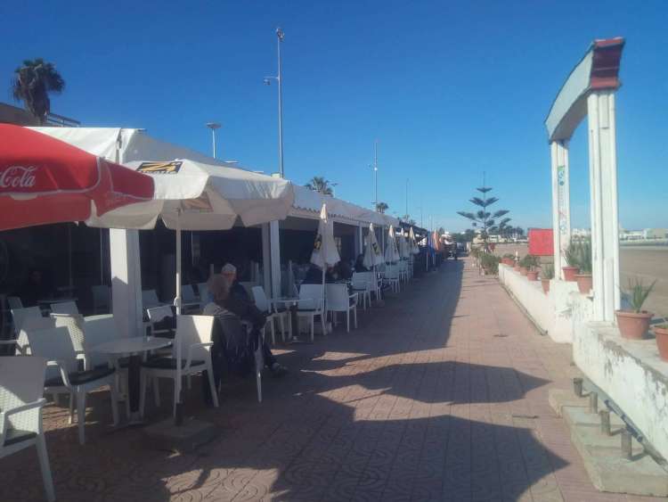 الجديدة… السلطات تخبر أصحاب مقاهي «الكورنيش» بمهلة للإفراغ