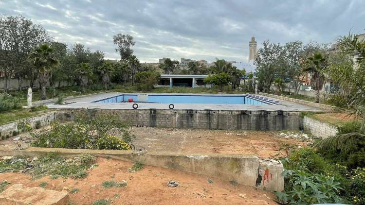 الإهمال يحول المسبح البلدي بسلا إلى خراب