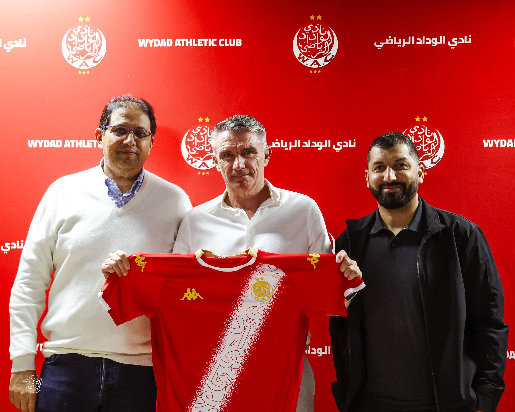 منخرطو الوداد يوجهون سهام النقد إلى آيت منا منخرطو الوداد يوجهون سهام النقد إلى آيت منا