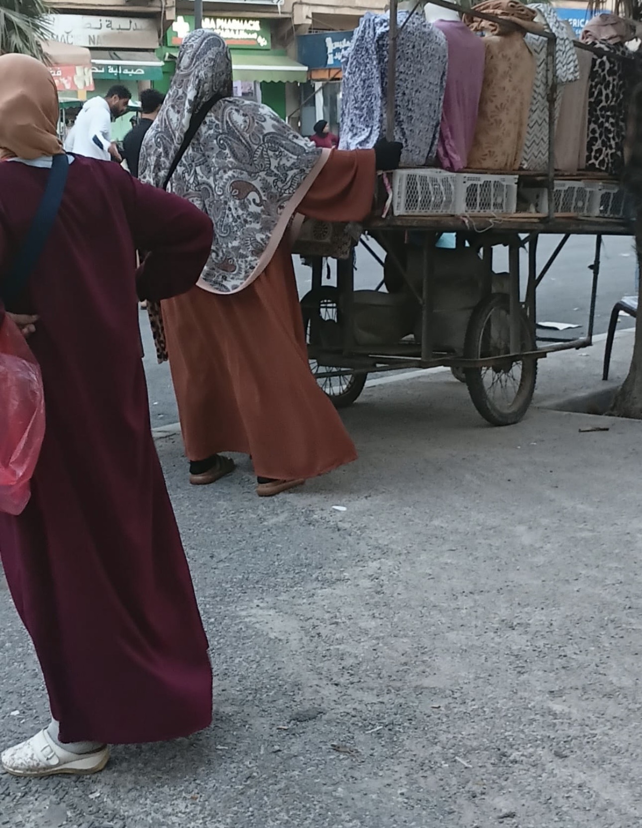 هجوم على أعوان سلطة بالحجارة من طرف باعة جائلين بمديونة